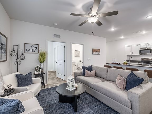 2BR, 2BA - 1,016SF - Living Room