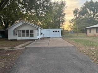 406 SW 6th St, Lindsay, OK 73052