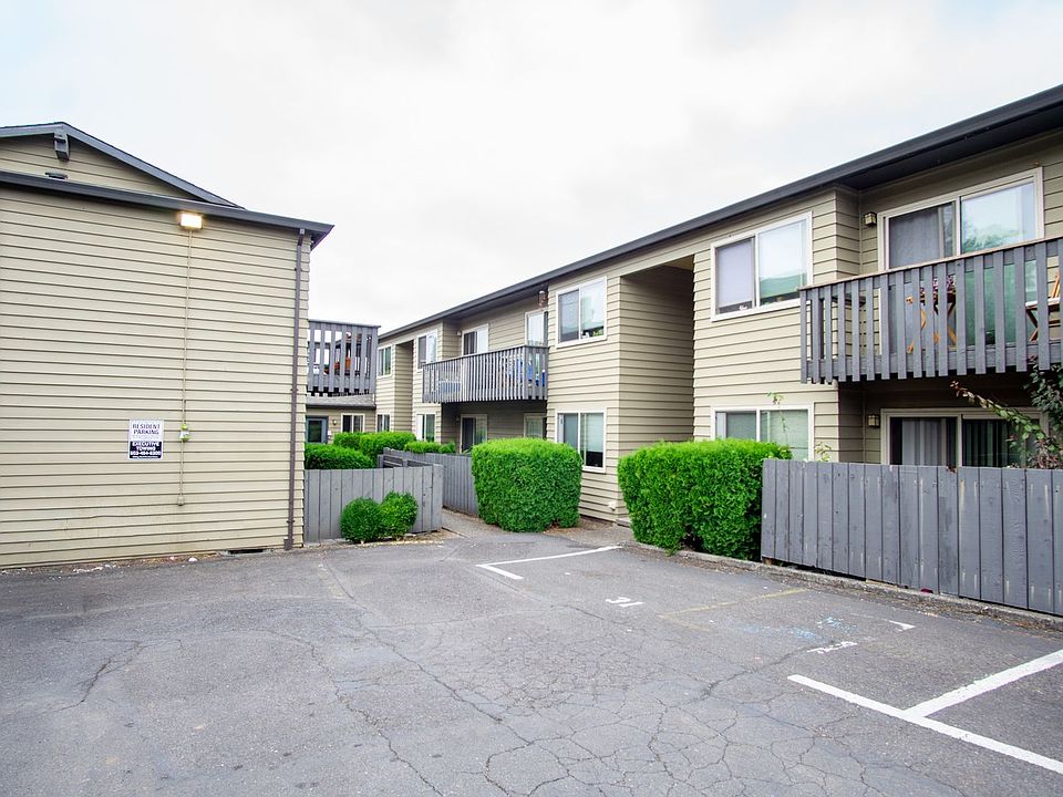 1st image of 3705 SE 35th Pl APT 17