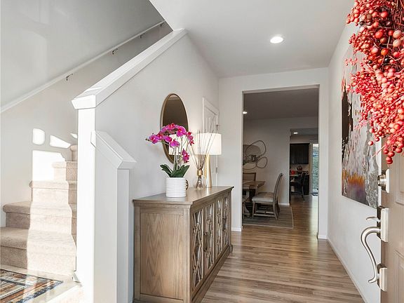 4th image of 2714 Saga Court NE