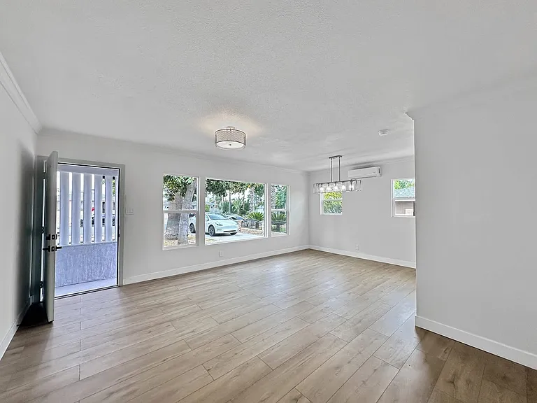 1425 N Marcella Ct — Photo 4