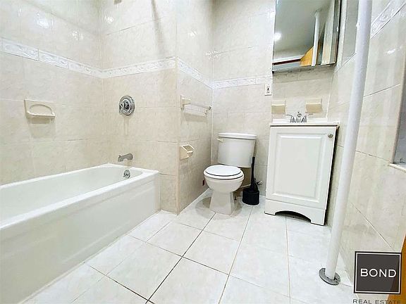 5th image of 438 E 9th St #1