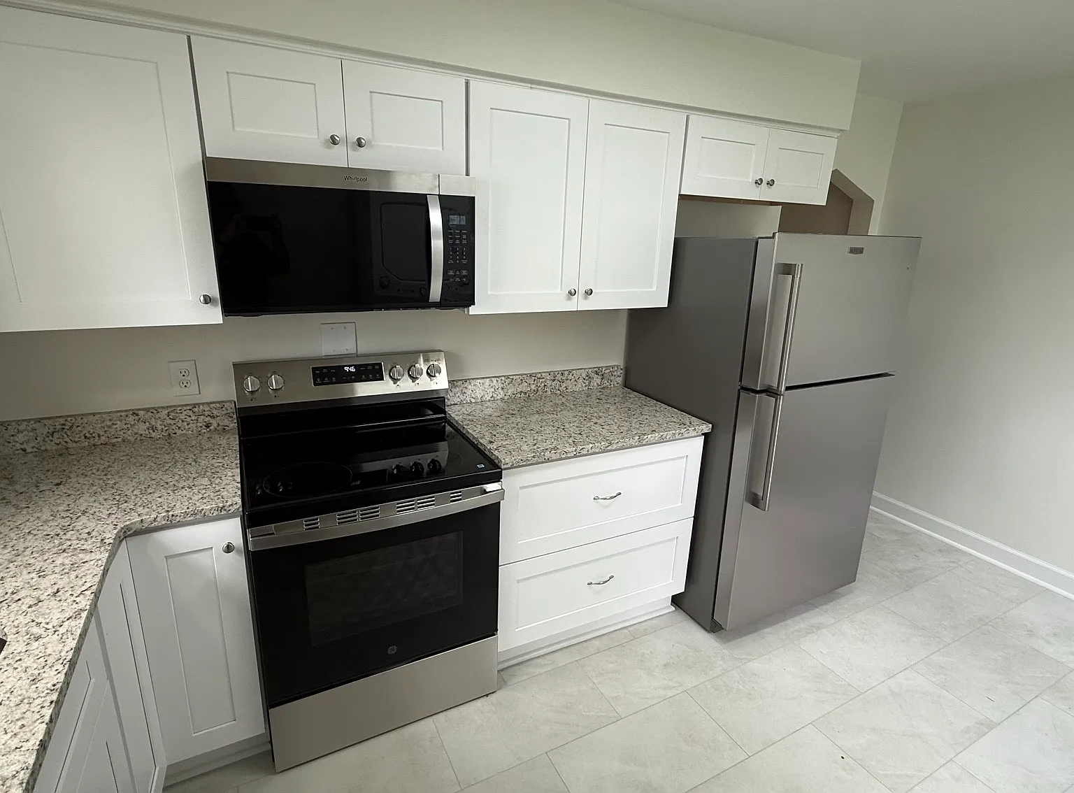 2 bed, 990 sqft, $1,975 — Photo 1