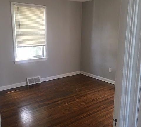 5th image of 18213 Waterbury Ave