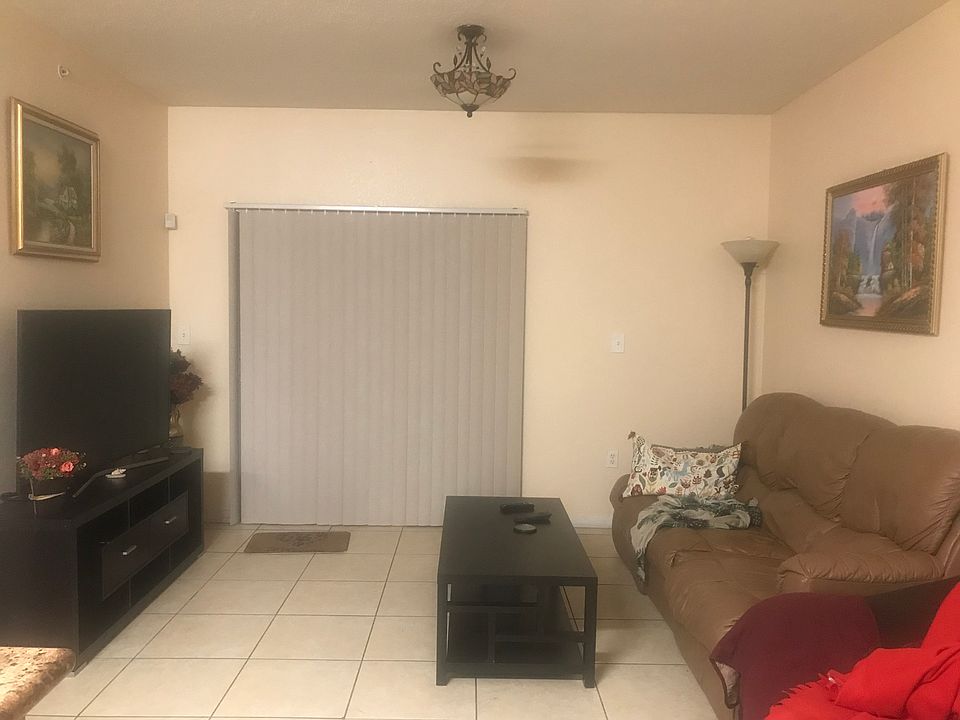 2nd image of 930 SW 129th Pl APT 302