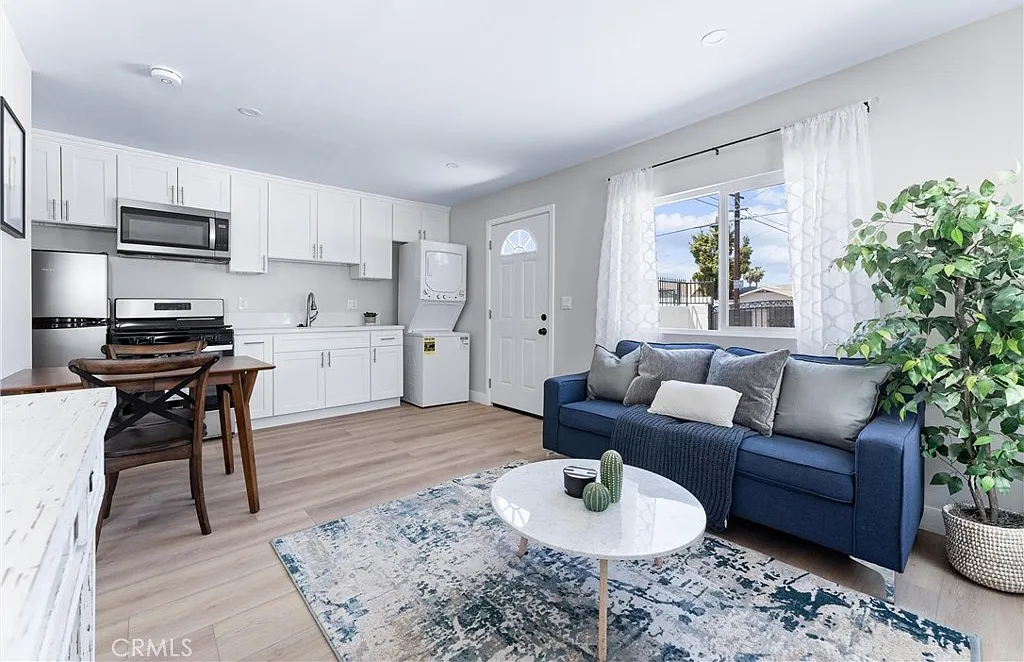 1 bed, 396 sqft, $2,000 — Photo 3