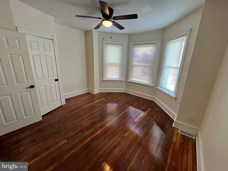 254 W Sheldon St — Photo 16