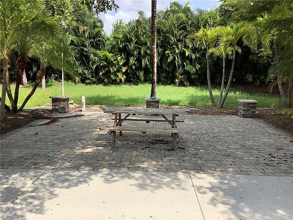 3rd image of 112 Pavillion Dr