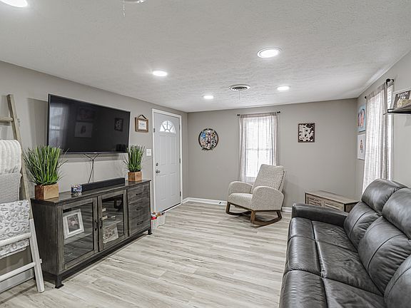4th image of 8125 State Road 39