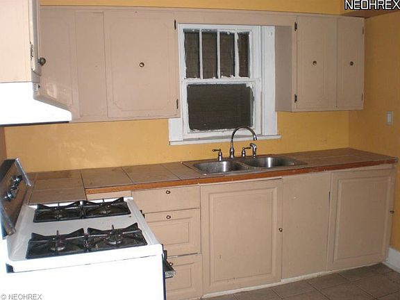 3rd image of 89 Cuyahoga Falls Ave