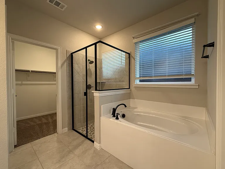 1717 Victoria Dr — Photo 20