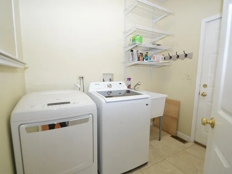 3301 Banford Cir — Photo 13