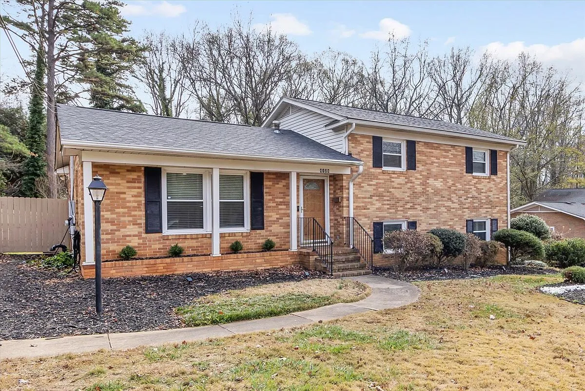 Allwood Dr, Charlotte — Photo 3
