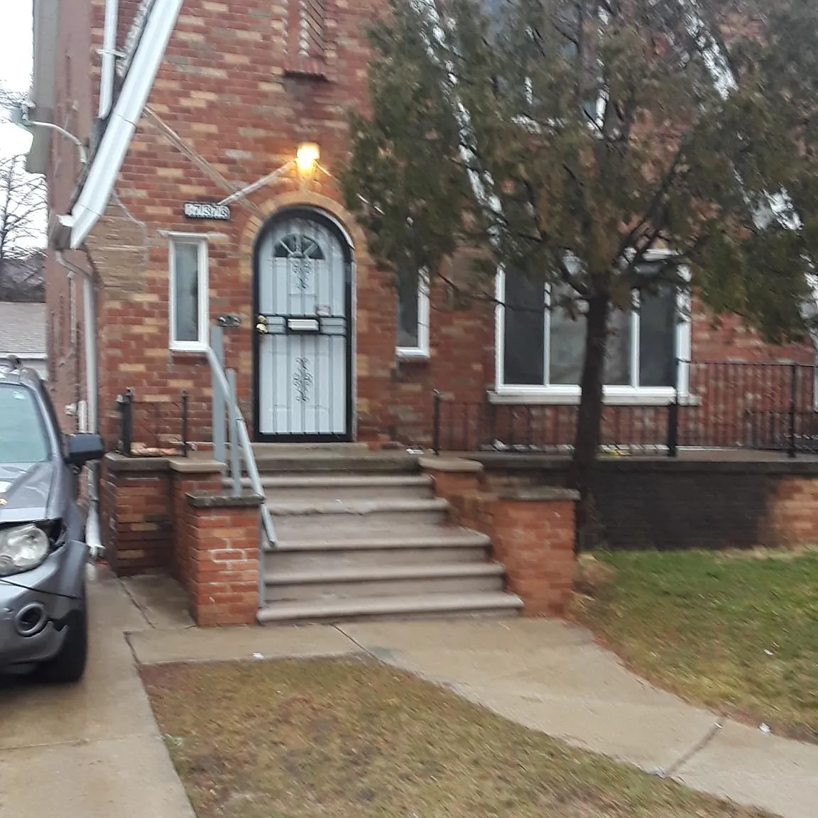 3 bed, 1300 sqft, $1,200 — Photo 1