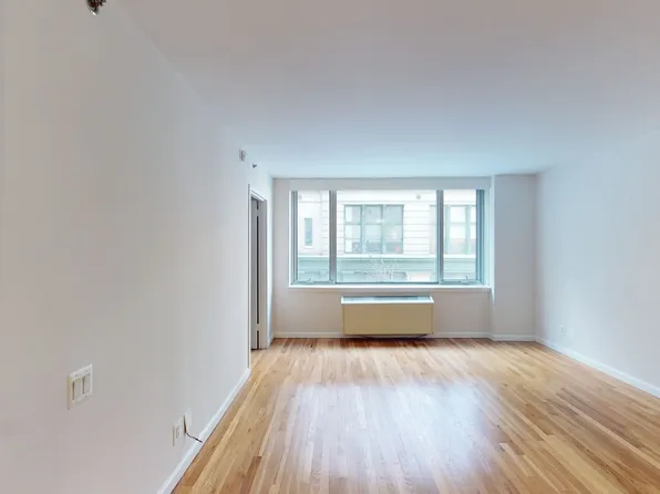 120 W. 21st image 2 of 9