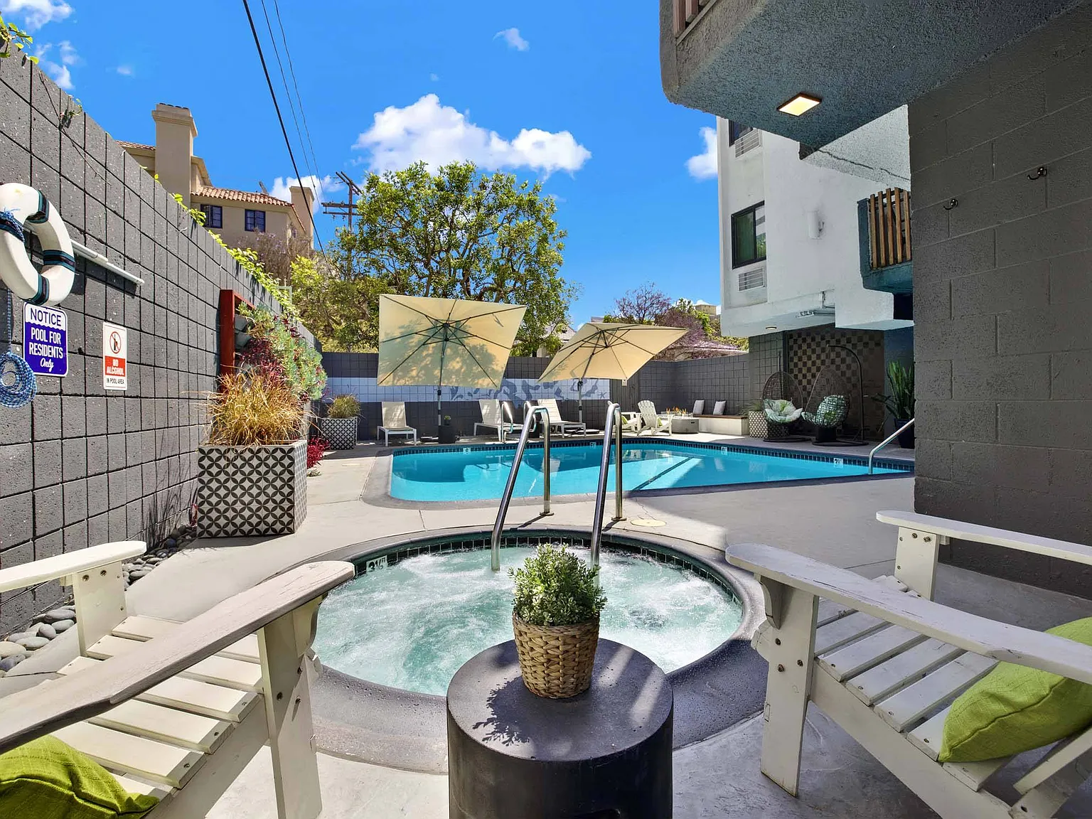 Westwood Riviera Apartments — Photo 2