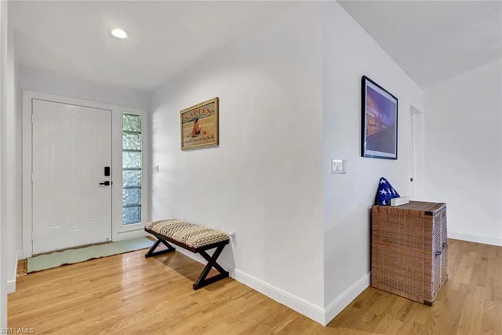 3 bed, 3.5 bath, 1495 sqft, $9,500 — Photo 3