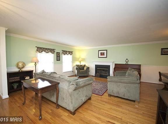 4th image of 1447 Valbrook Ct N