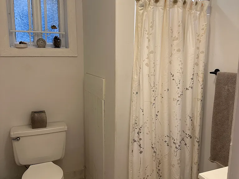 142 N 21st St #1R — Photo 6