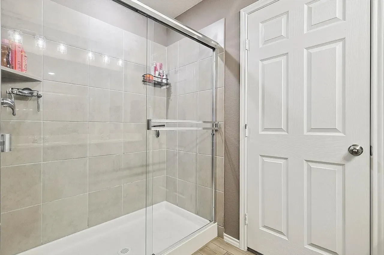 4 bed, 2415 sqft, $2,600 — Photo 1