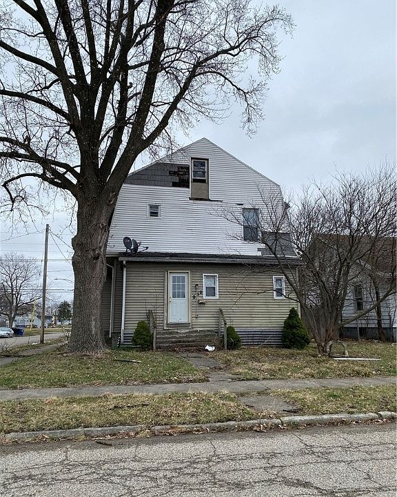 1st image of 935 N Franklin St