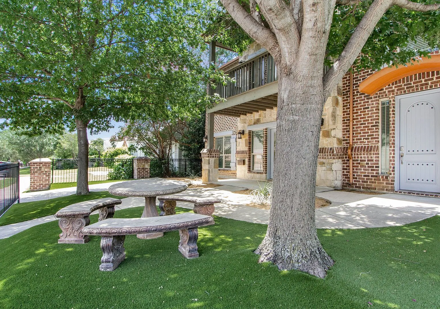 ** Move In July 25th 2027 $5500 ** 5 Bed 3 Bath ** 1 Minute Walk To Tcu Campus ** — Photo 1