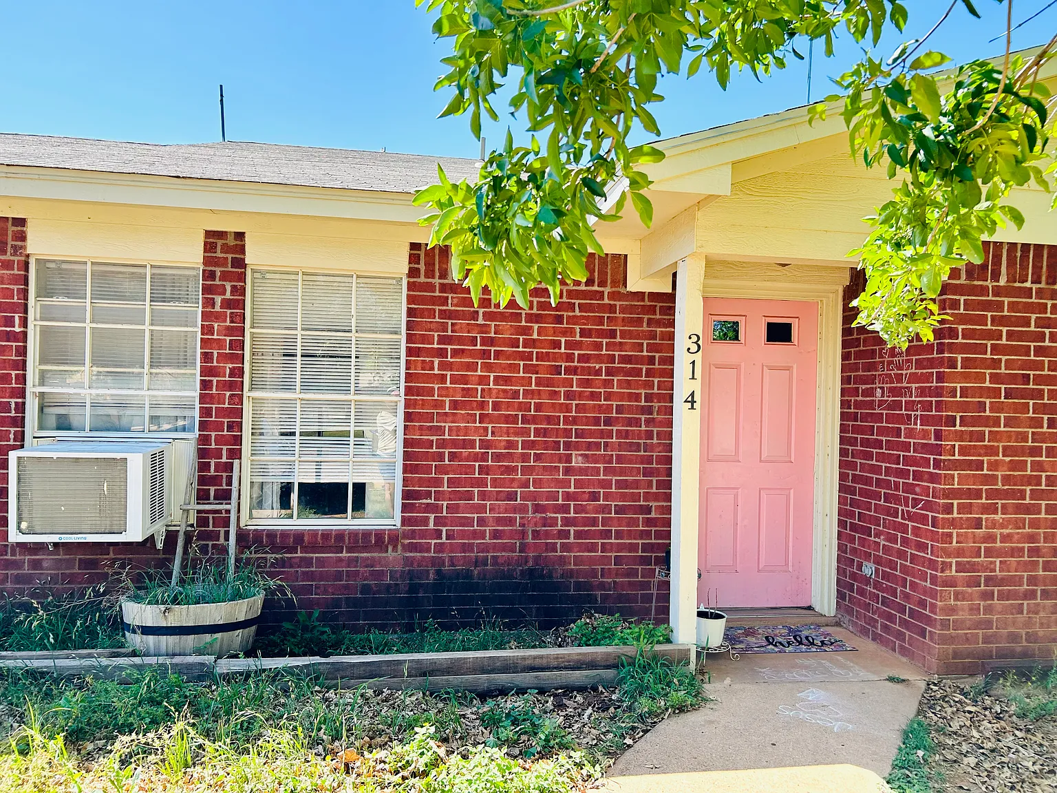 314 SE Railroad — Photo 1