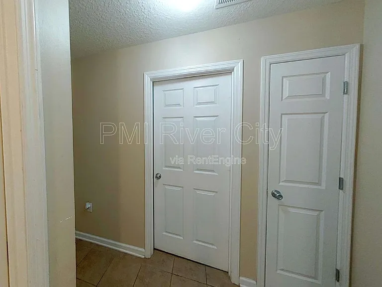 12154 Alexandra Dr — Photo 5