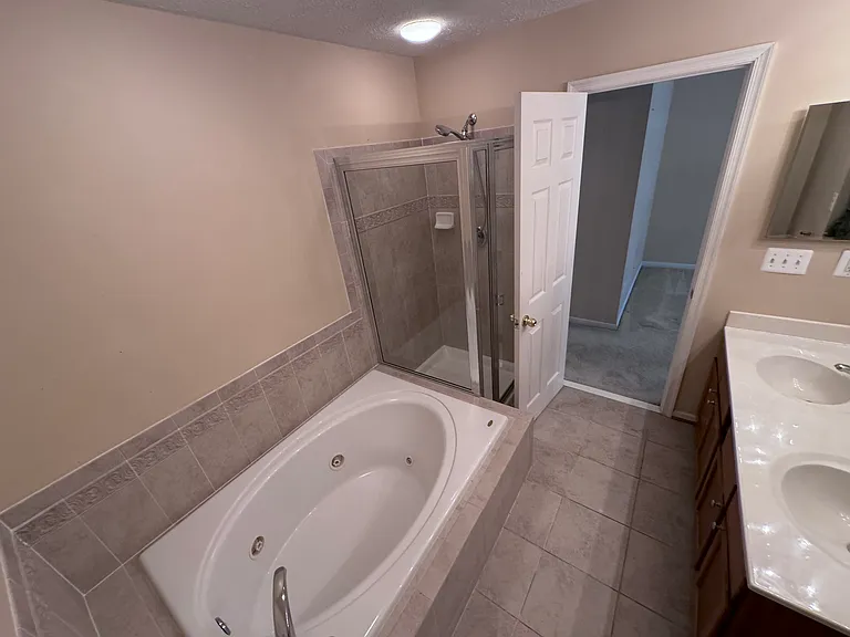 207 Merlin Dr — Photo 5