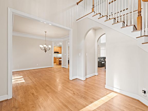 5th image of 2375 Lakeside Dr