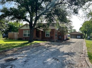 1262 N Park St, Uvalde, TX 78801