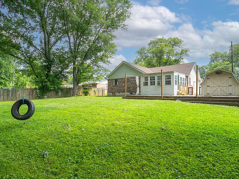 108 Aloha Ct — Photo 35