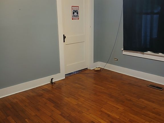 Dining room 10x10 size.