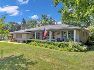 724 Lynndale Dr, Rochester Hills, MI 48309