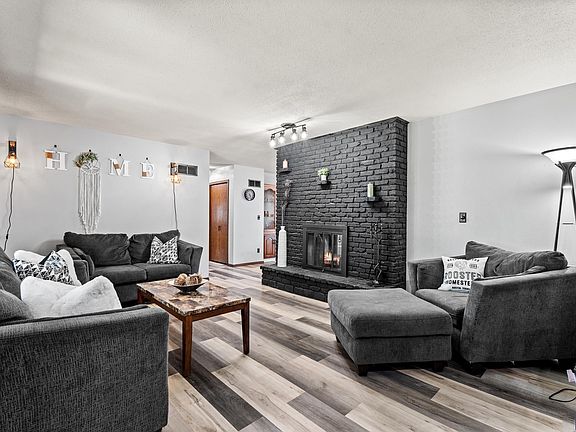 5th image of 609 W 1st St