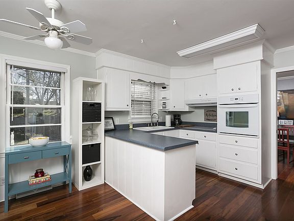 3rd image of 7 Chateau Dr