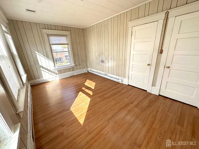 151 N Broadway — Photo 18