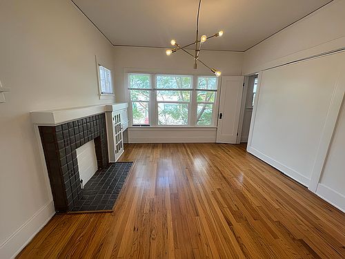 5th image of 927 1/2 Marview Ave
