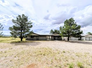 8050 E Dunn Ln, Pearce, AZ 85625