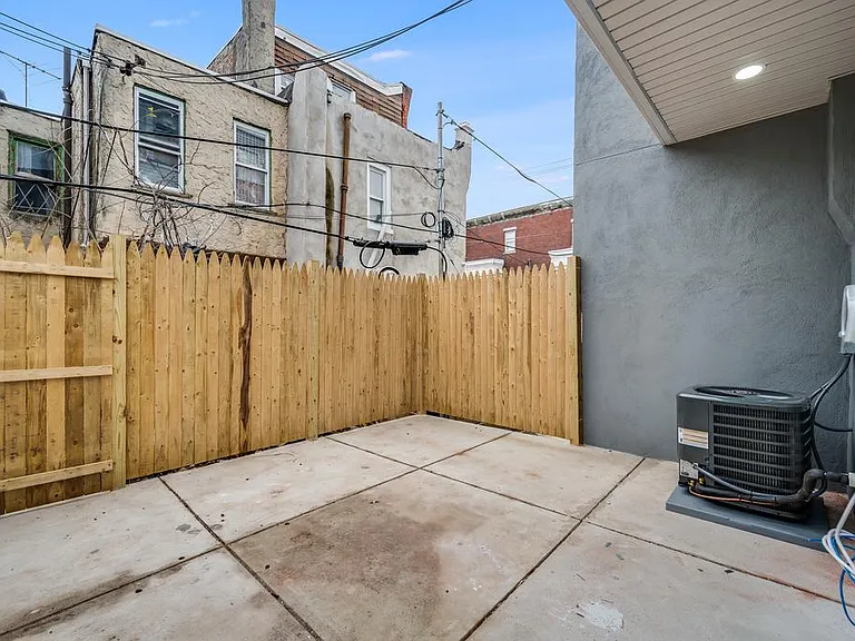 1903 N Taylor St — Photo 33