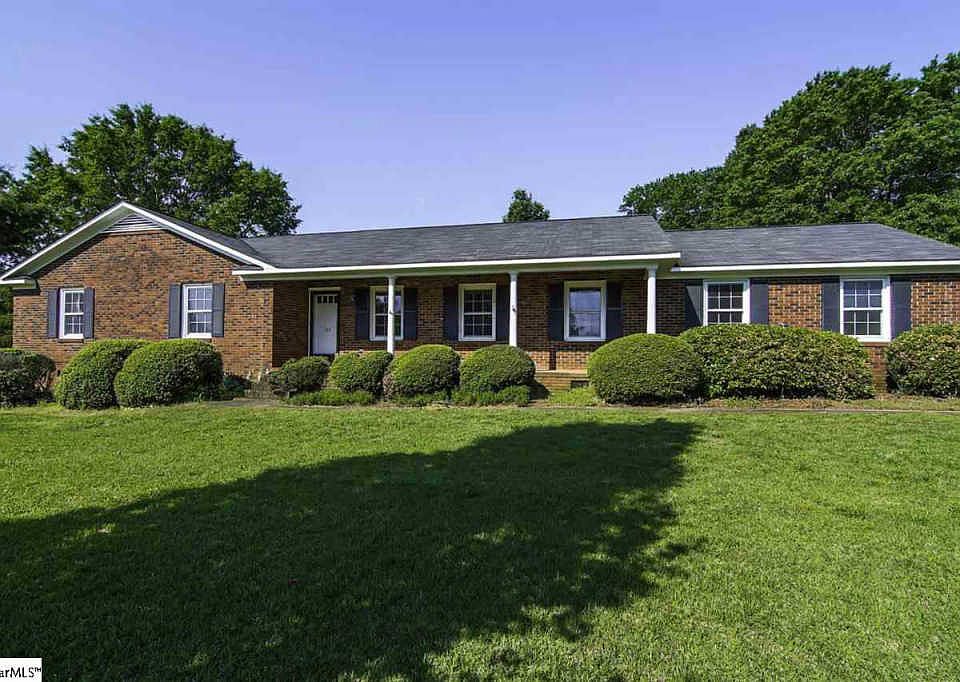 1st image of 103 Deerwood Cir