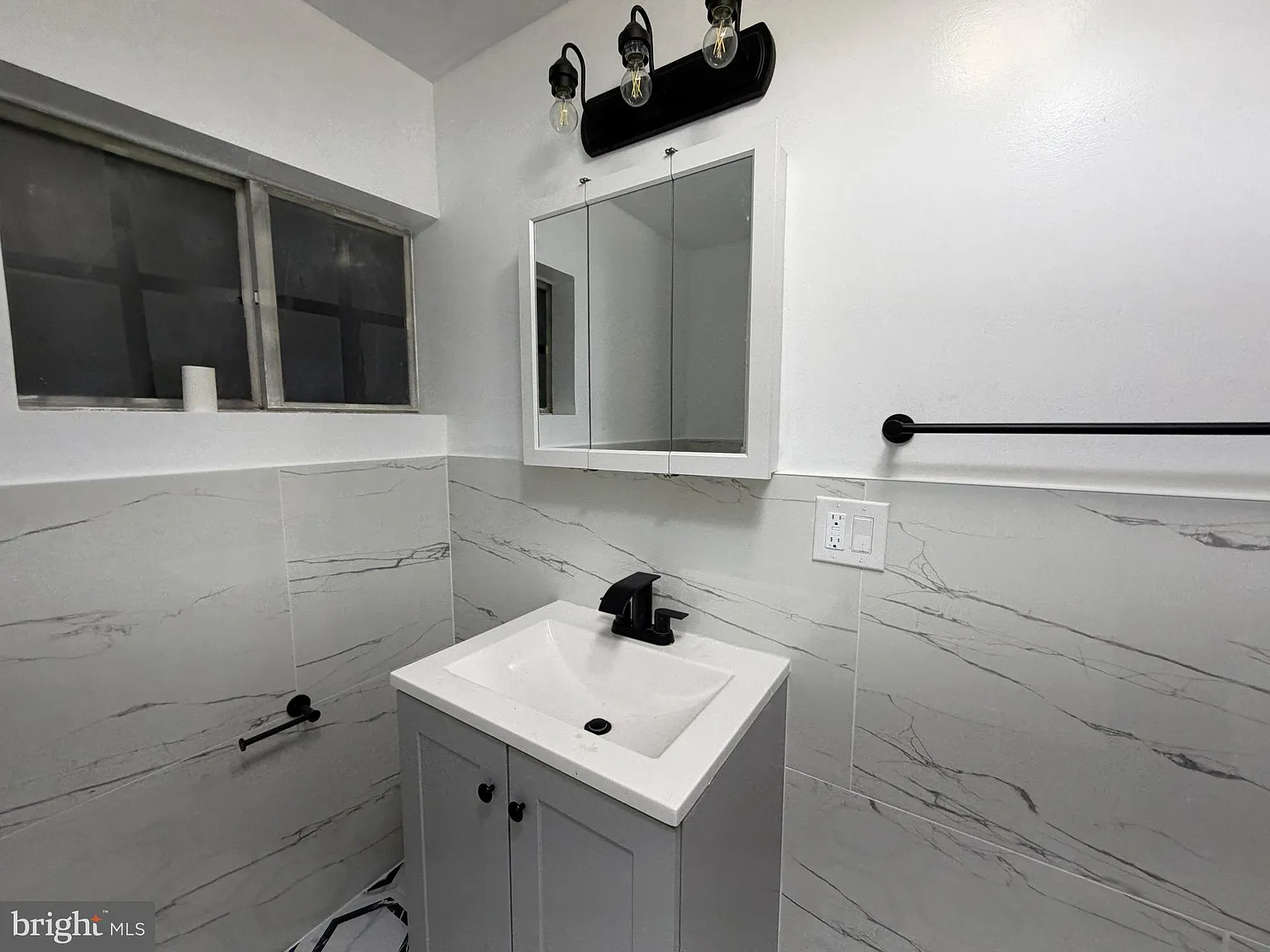 3 bed, 1450 sqft, $2,500 — Photo 2