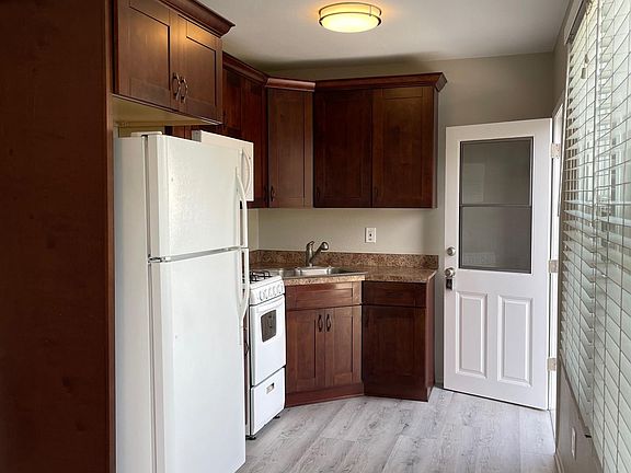 2nd image of 235 1/2 S Vista Bonita Ave