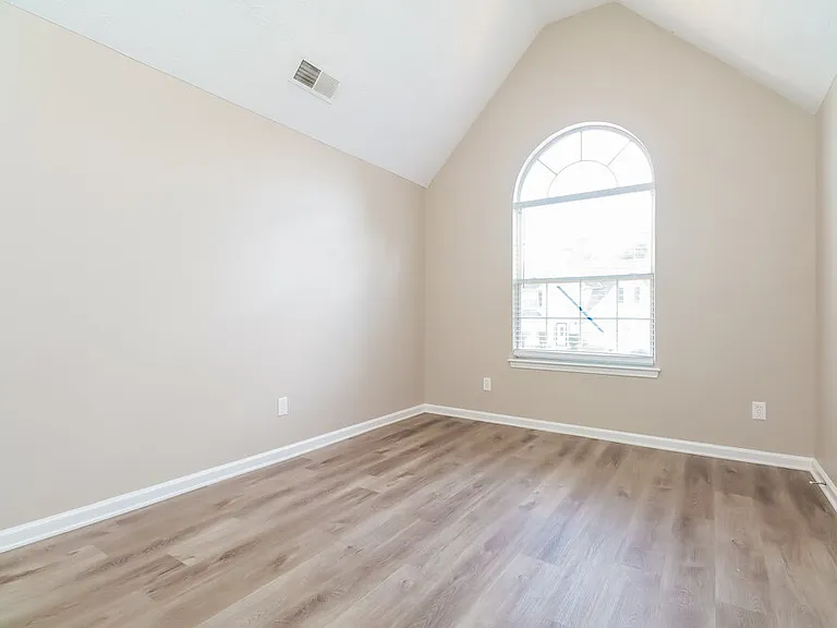 1085 Ivey Ln — Photo 14