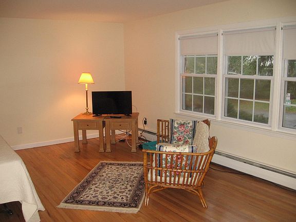 4th image of 3 Huguenot St APT 1
