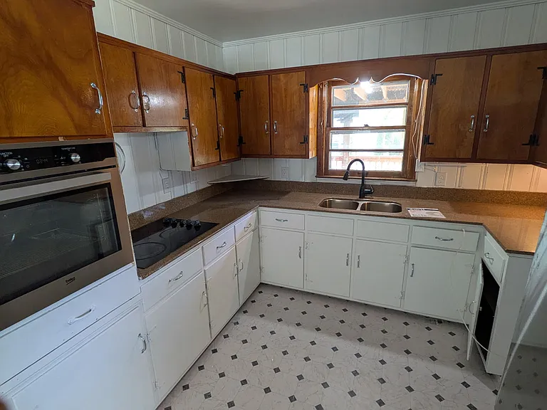 101 McWhorter Ct — Photo 3