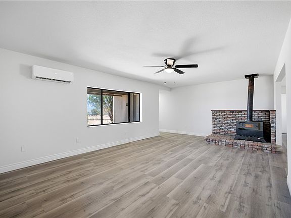 3rd image of 6365 N Valley View Court