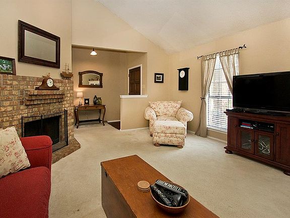 5th image of 1521 Mayflower Dr