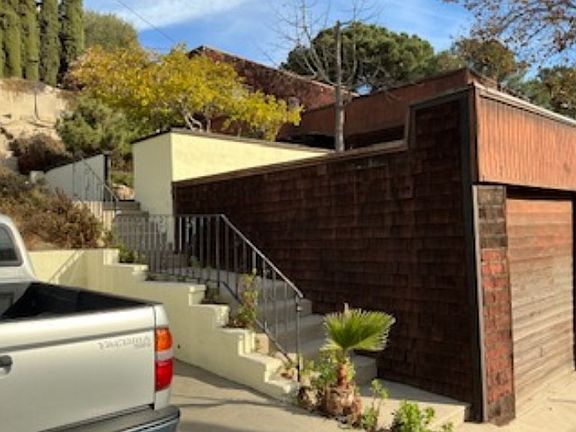 2nd image of 2530 Lake View Ave #2530