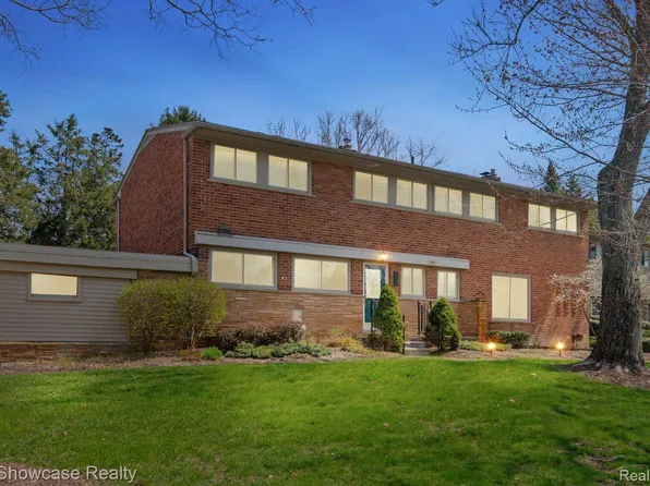 1066 Stratford Ln #37, Bloomfield Hills, MI 48304